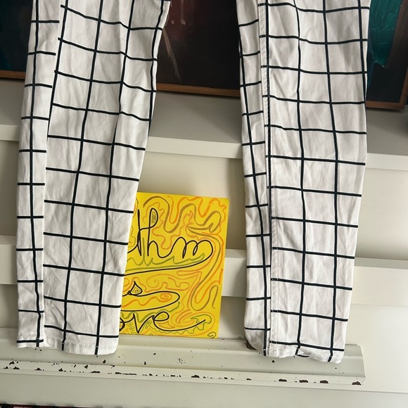 Divided White Pants with Black Grid Pattern 8 - Picture 2 of 16